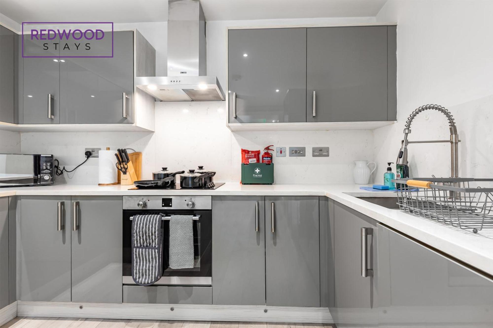 1 Bed 1 Bath Town Center Apartments For Corporates & Contractors, Wifi, Netflix And Parking On Selected Units By Redwood Stays Aldershot Εξωτερικό φωτογραφία