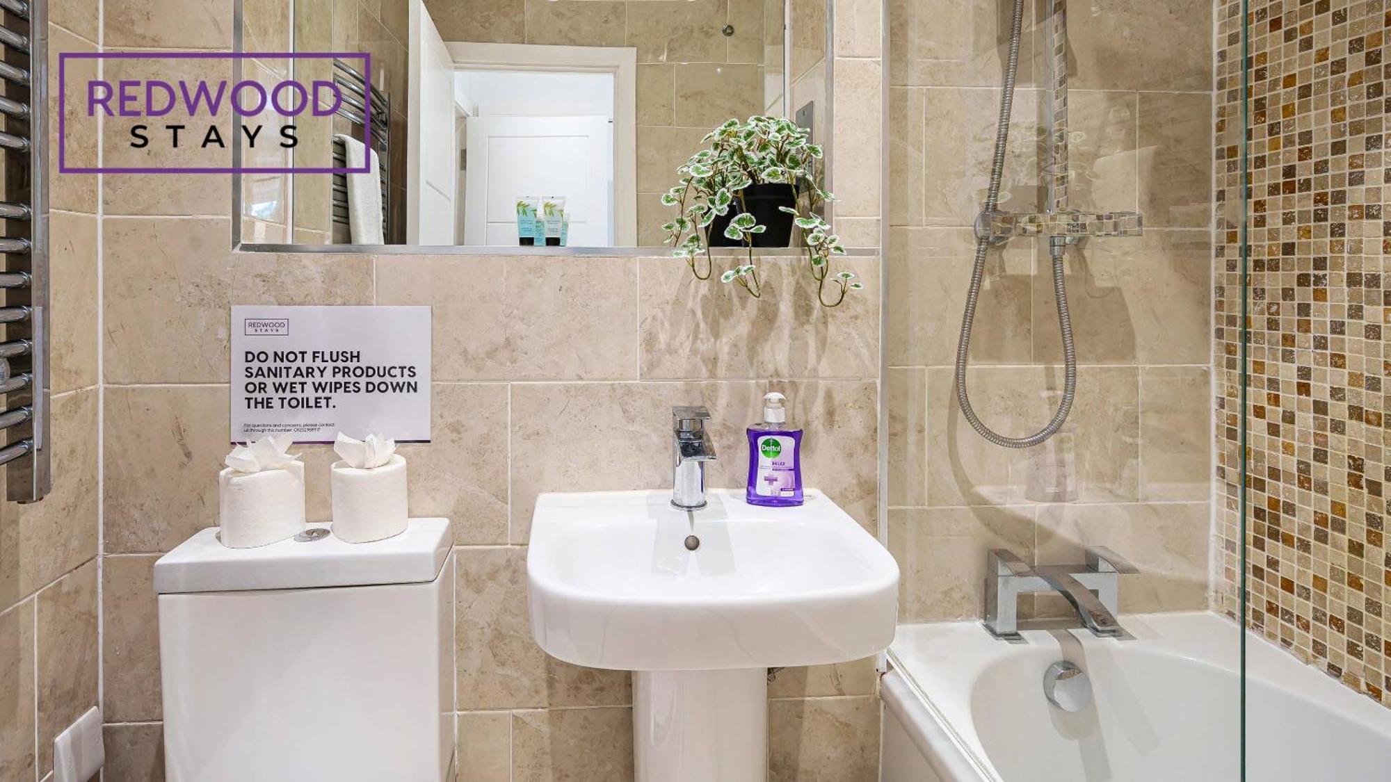 1 Bed 1 Bath Town Center Apartments For Corporates & Contractors, Wifi, Netflix And Parking On Selected Units By Redwood Stays Aldershot Εξωτερικό φωτογραφία