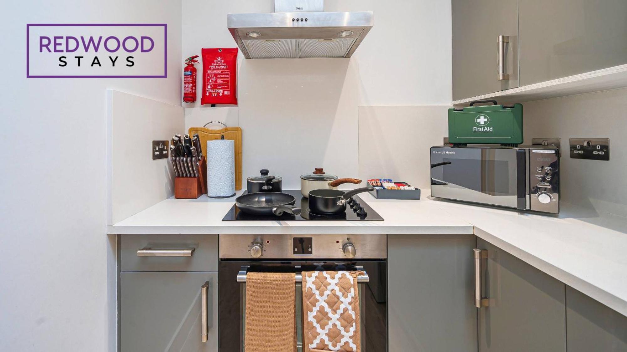 1 Bed 1 Bath Town Center Apartments For Corporates & Contractors, Wifi, Netflix And Parking On Selected Units By Redwood Stays Aldershot Εξωτερικό φωτογραφία