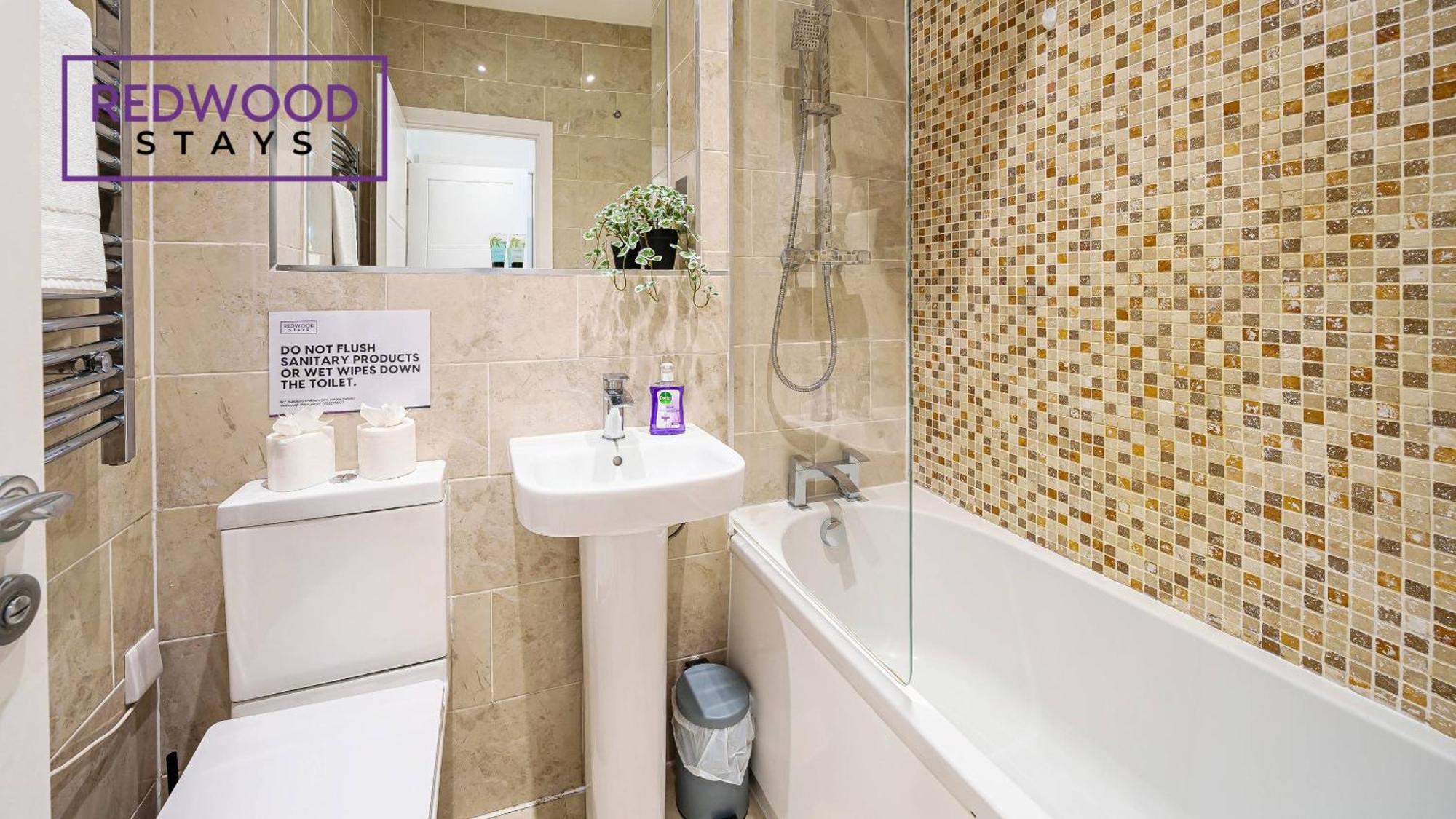 1 Bed 1 Bath Town Center Apartments For Corporates & Contractors, Wifi, Netflix And Parking On Selected Units By Redwood Stays Aldershot Εξωτερικό φωτογραφία